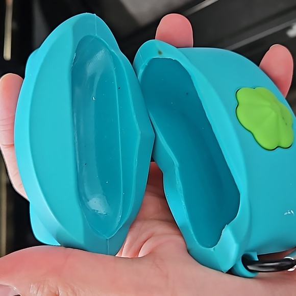 Pokemon bulbasaur air pod case - Picture 4 of 4